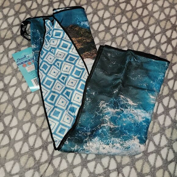 New Whitley Willows Reversible Microfiber Packable Towel 35" x 70" Cliff - Picture 5 of 7